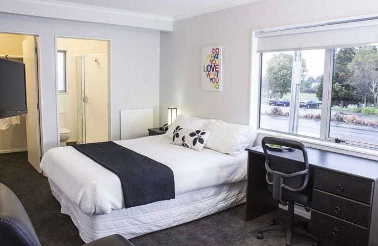 4 Room A/81 Normandy Avenue Melville_1