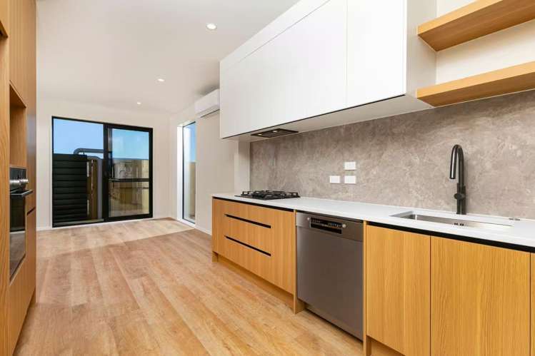 2/18 Scott Road Hobsonville_9