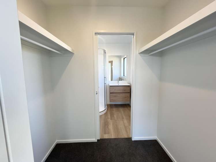 76 Accadia Drive 11103_14