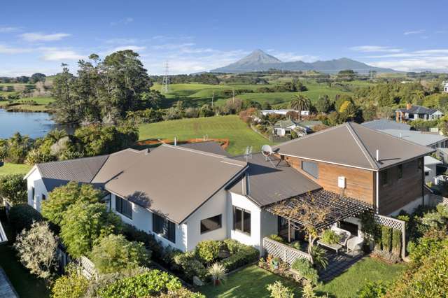 GRACIOUS & SPACIOUS WITH UNRIVALLED VIEWS!