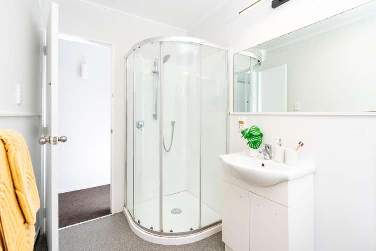 11 Selkirk Way Karori_10