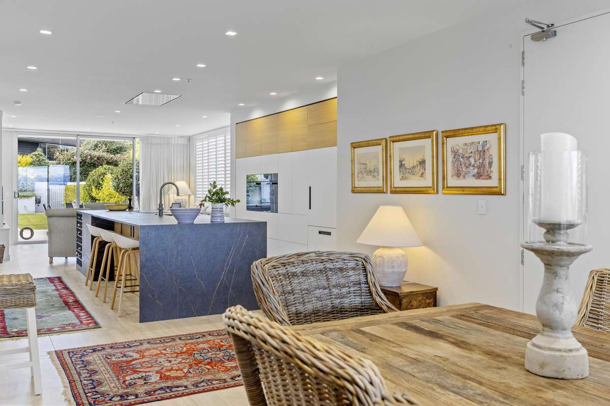 9/110 Lake Terrace_2