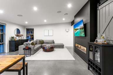 261 Lakes Boulevard_2