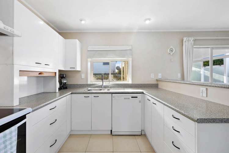 4 Davern Lane New Lynn_14