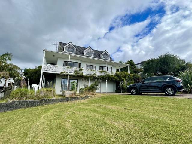 Spacious 5-Bedroom House with Sea View!