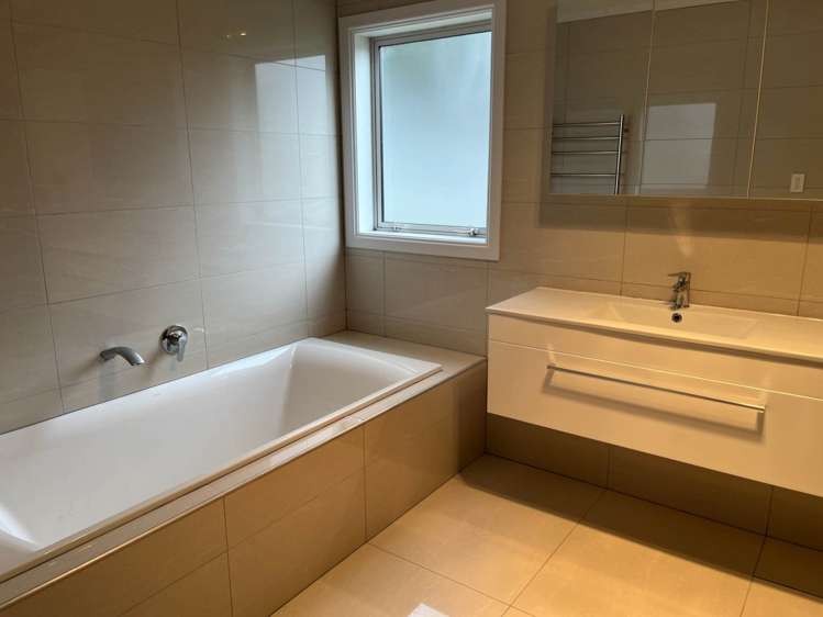 18 Freyberg Place Howick_13