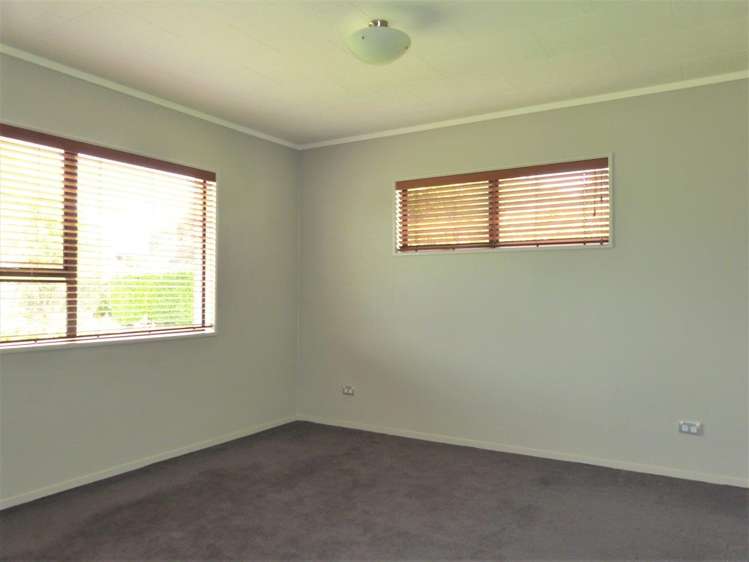 8 Graham Street One Tree Point_9