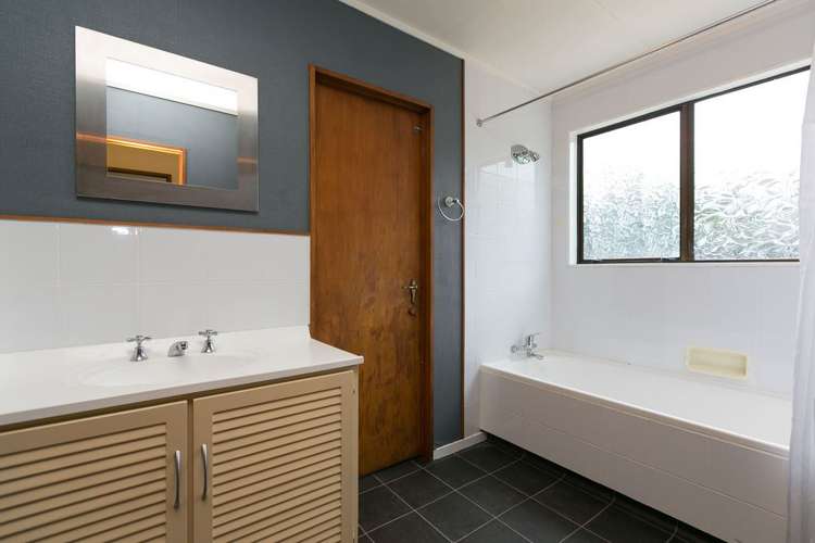 3 Lindaver Grove Merrilands_19