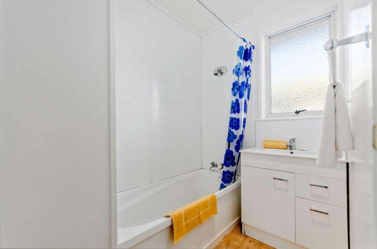 4 Selsey Lane Manurewa_11