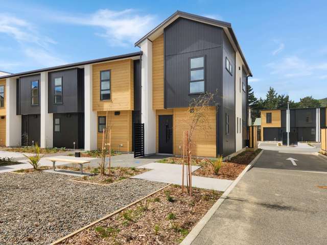 Tidy Townhouse in Wainui!