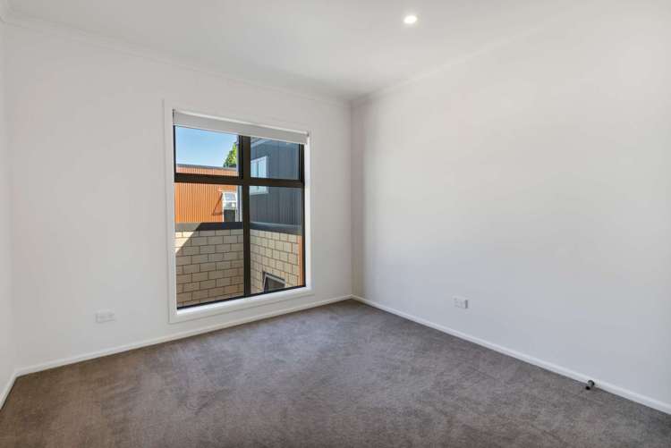 5/7 Vialou Street Hamilton Central_6