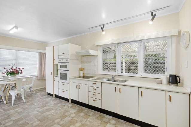 214 Waddington Drive Naenae_4