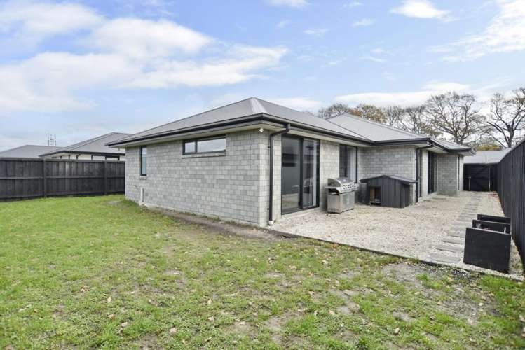 72 Quinn Crescent Woodend_16