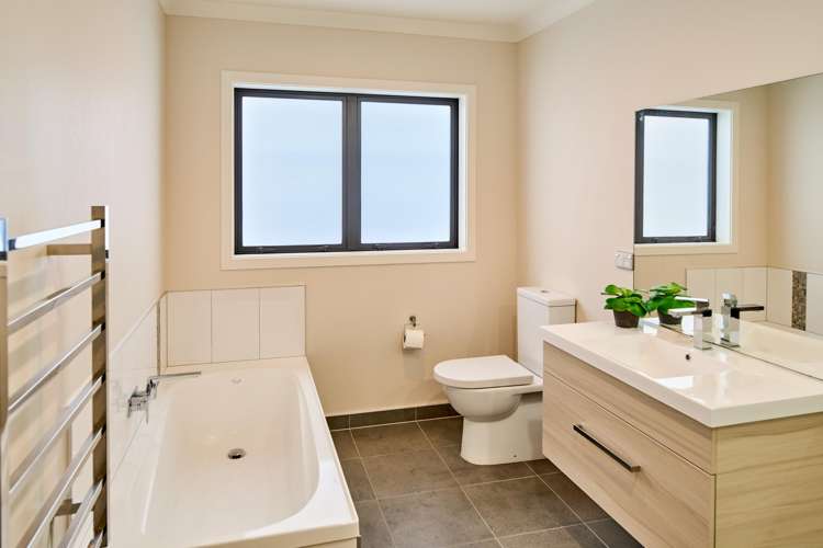 96 Endeavour Drive Whitby_14