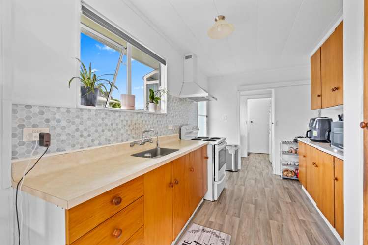 14 Shearwater Street One Tree Point_11