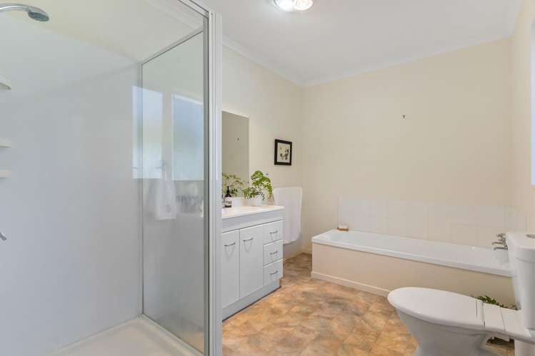75/42e Main Road Tawa_11