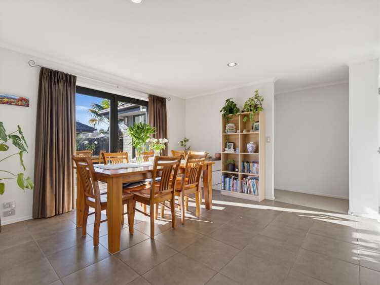 15 Stonebridge Park Drive Holdens Bay_10