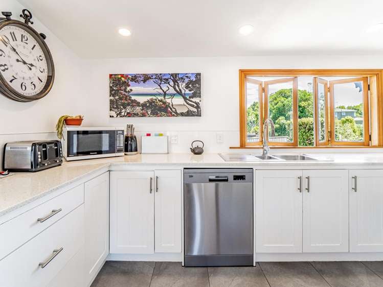 38 Waiwaka Terrace Strandon_5