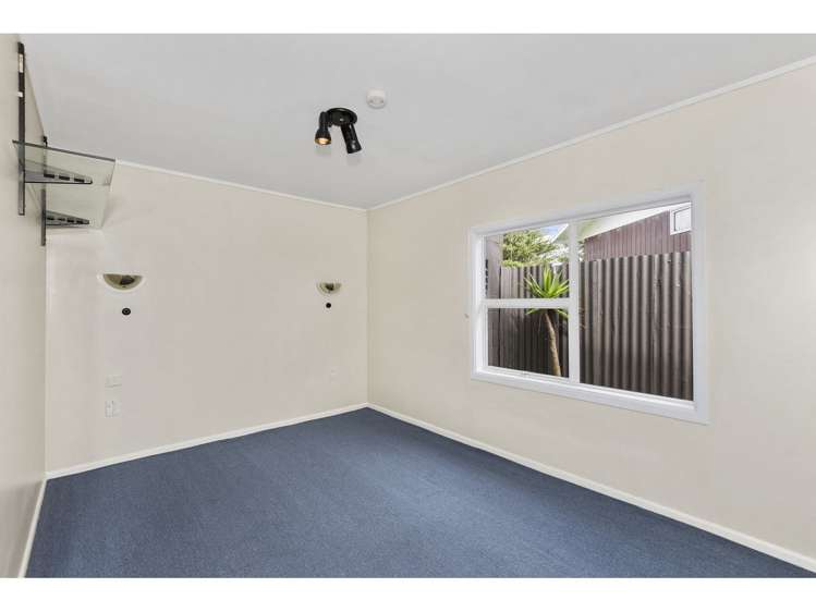 22 Wroughton Crescent Otara_16