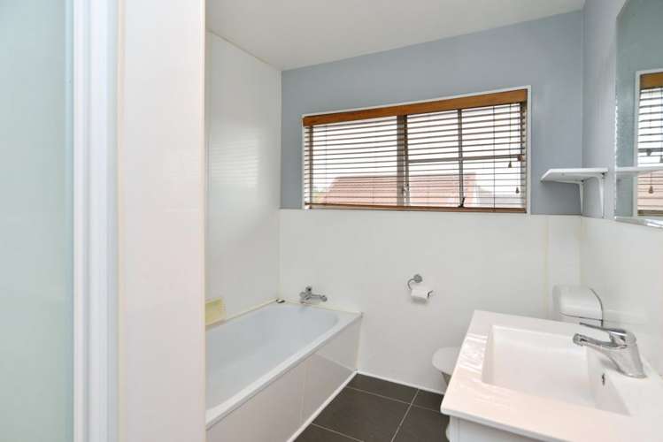 7 Apsley Drive Russley_7