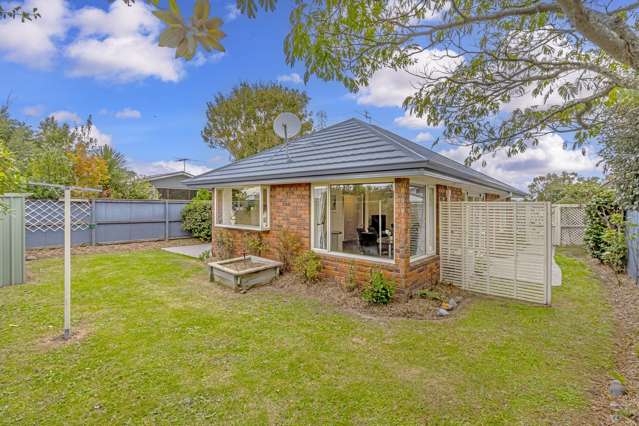 Ignore the RV - Freehold Brick Beauty in Halswell