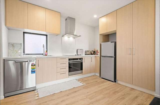 2/66 Innes Road Merivale_1