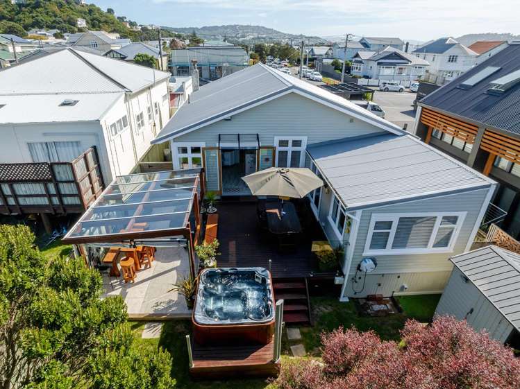 9 Wha Street Lyall Bay_13
