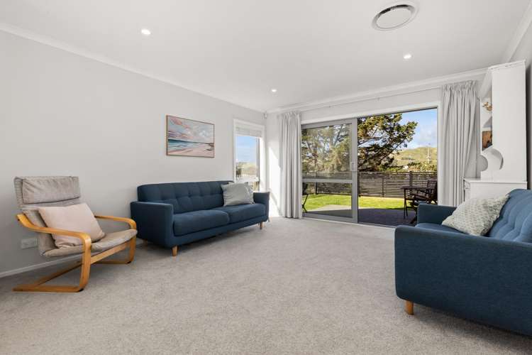 8 Hokioi Drive Kenepuru_6