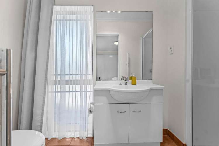 4 Hawkley Close Flat Bush_13