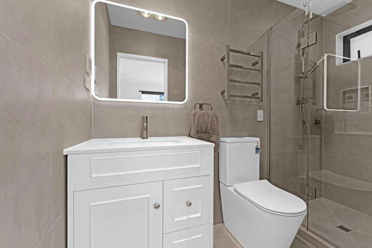 8B Gardiner Grove Mangere East_15