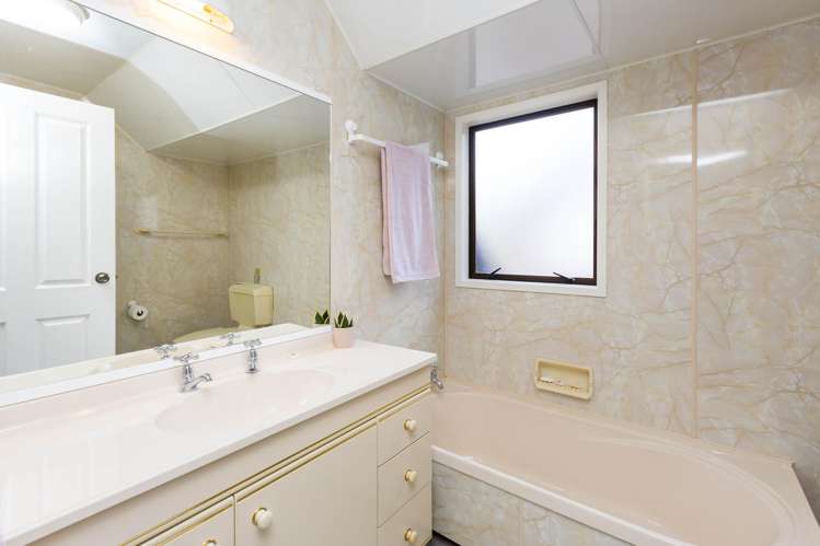 69 Sunbrae Drive Silverstream_11