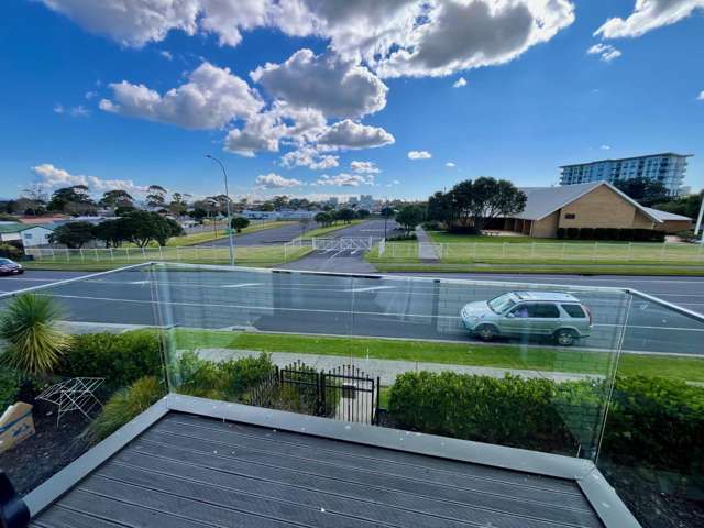 6/8 Kerrs Road Wiri_1