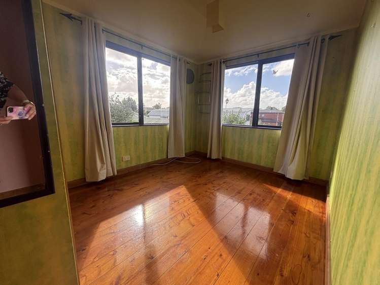 2/1 Gloria Avenue Te Atatu Peninsula_5