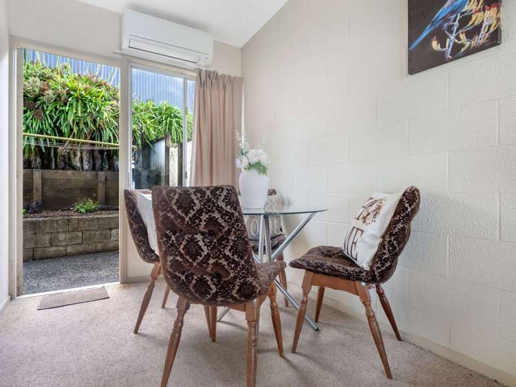 2/100 River Road Hamilton East_6