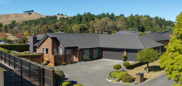 Vendor downsizing, leaving quality ex-show home