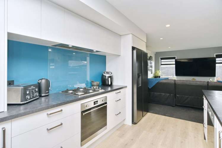 8/21 Blakes Road Belfast_3