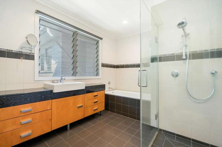 126 Cook Street Cockle Bay_17