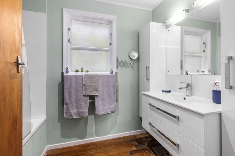 58 Chester Road Tawa_13