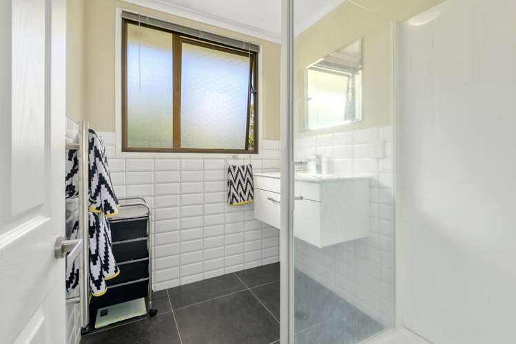 2/16 Thuja Street Green Bay_12