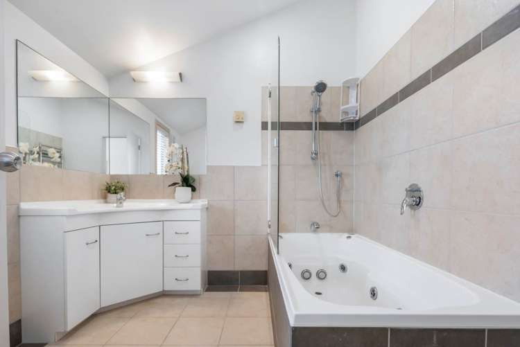 26b Eastern Beach Road Eastern Beach_10