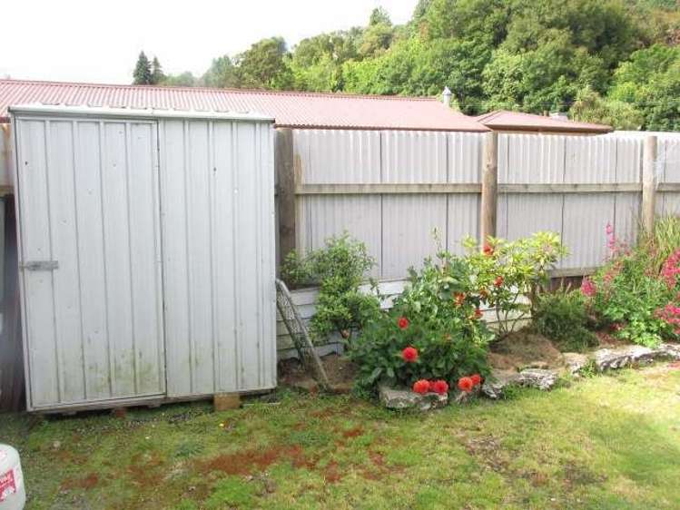 14 Broadway Reefton_14