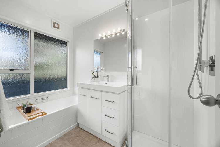 5/110 Norman Lesser Drive St Johns_15