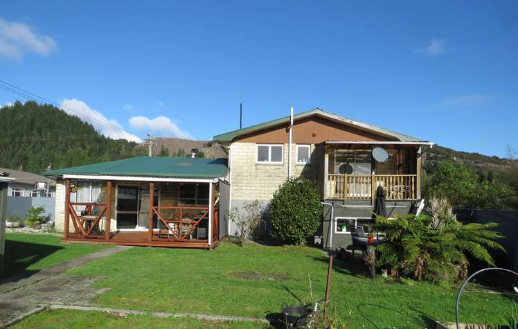 34 Shiel Street Reefton_12