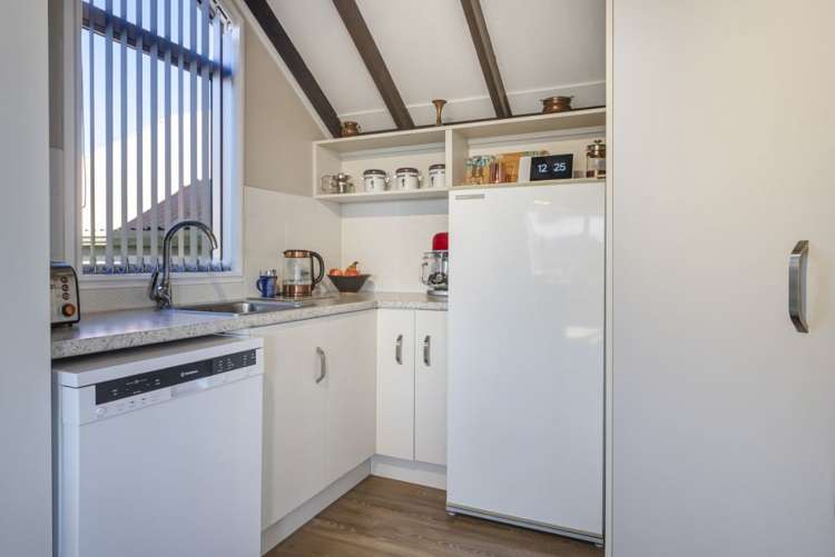 8 Newall Avenue Stoke_7