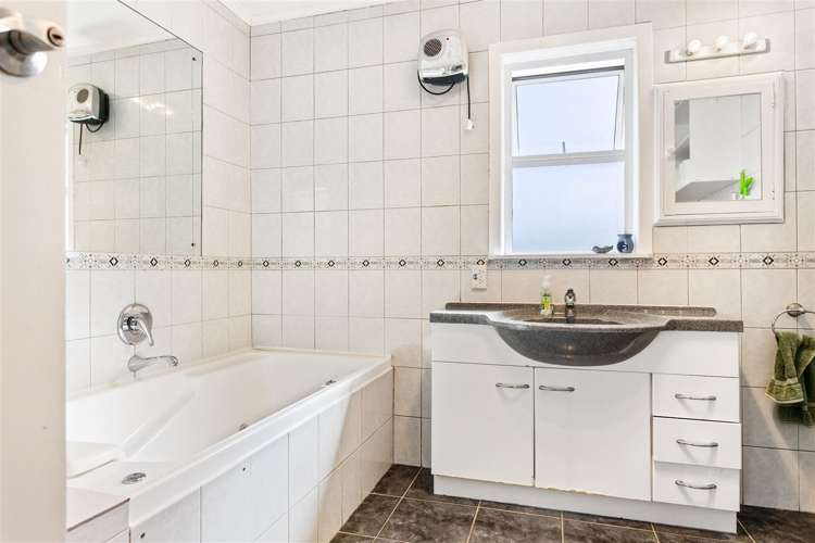 53 Taikata Road Te Atatu Peninsula_11