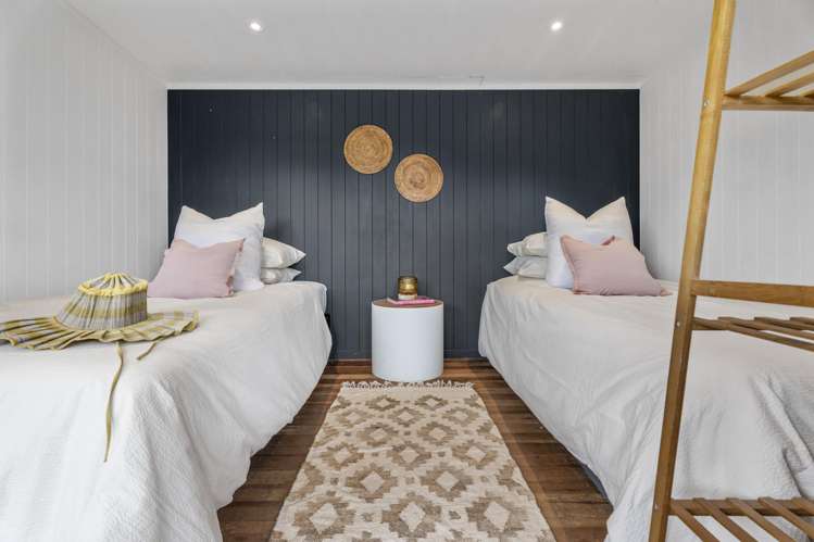 29 Calais Terrace Ostend_33