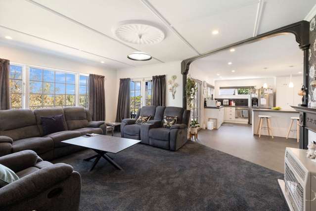 Elegant with timeless charm in Otamatea!