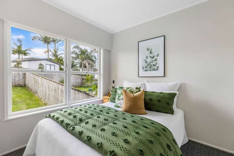 1/6 Segedin Place Glenfield_10