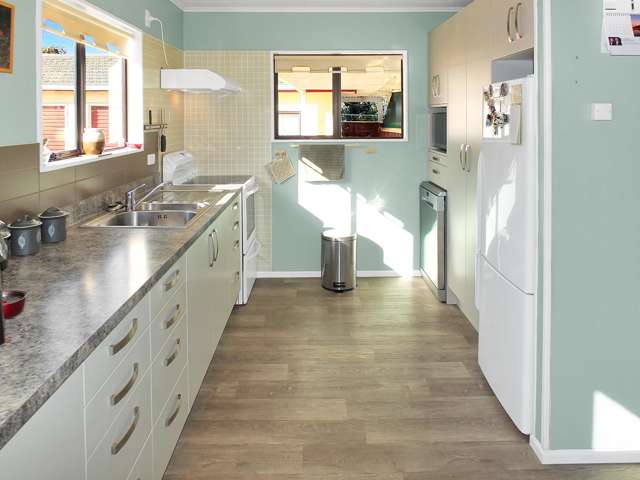 38 Hennessy Street East Foxton Beach_3