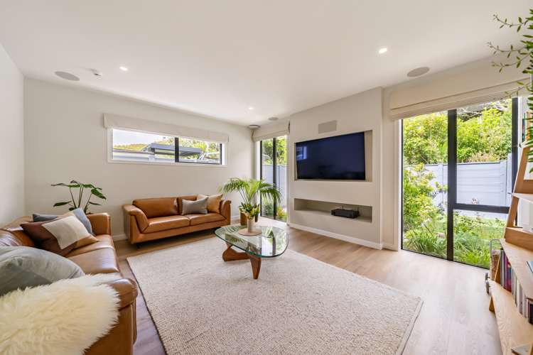 8 Ramarama Lane Crofton Downs_9